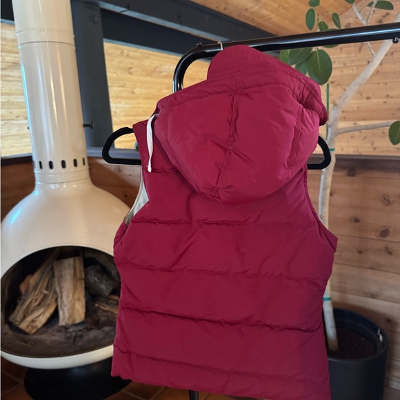 Penfield Women’s 80/20 Down Red Puffer Vest with Snaps - Picture 5 of 5